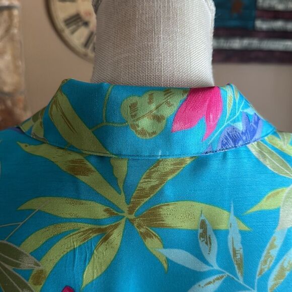 Courtenay Women’s Sleeveless Button Up Floral Hawaiian Blouse Size Large Blue - Picture 8 of 11